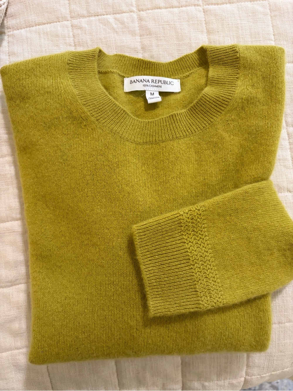 Banana Republic cashmere lightweight crewneck sweater bright olive citron green